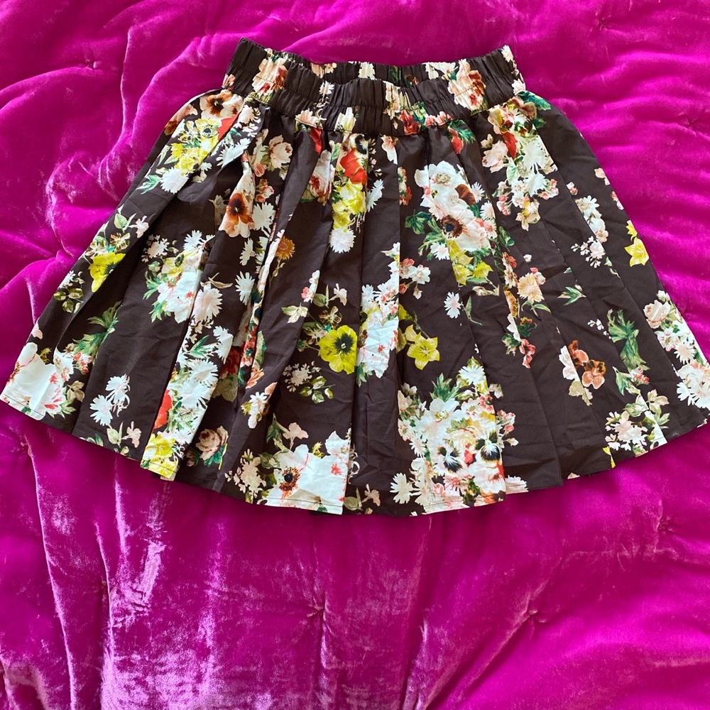 Vera Wang Brown Floral Pleated Mini Skirt